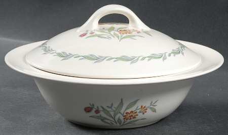 Fairfield Round Covered Vegetable