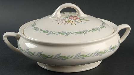 Fairfield Round Covered Vegetable