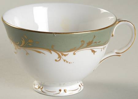 Fontainebleau Green Footed Cup