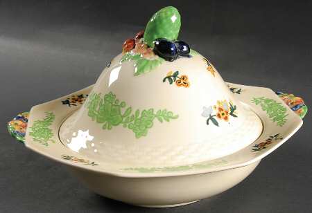 Gay Lady Round Covered Vegetable