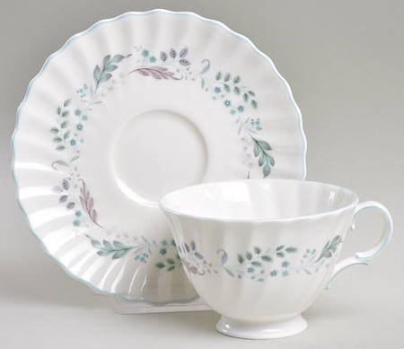Glen Auldyn Footed Cup & Saucer Set