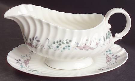 Glen Auldyn Gravy Boat & Underplate