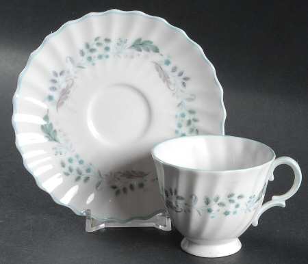 Glen Auldyn Footed Demitasse Cup & Saucer Set