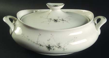 Greenbrier Oval Covered Vegetable