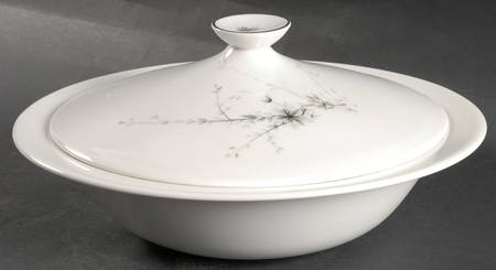 Greenbrier Round Covered Vegetable