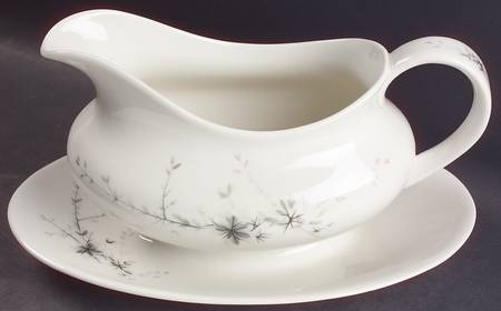 Greenbrier Gravy Boat with Attached Underplate