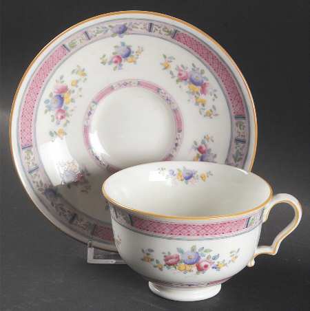 H1442 Footed Cup & Saucer Set