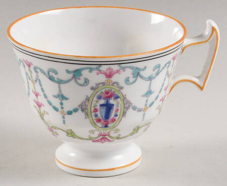 H199 Footed Cup