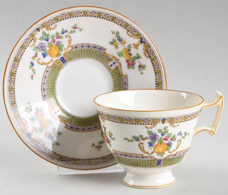 H2253 Footed Cup & Saucer Set