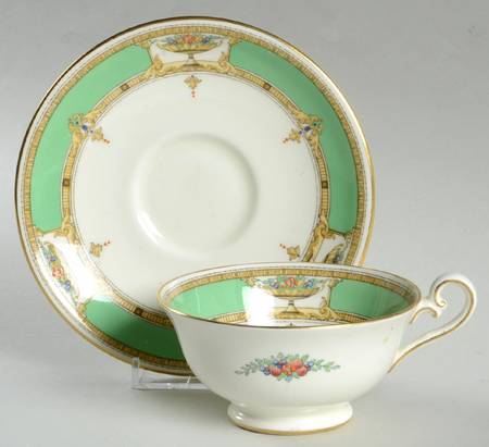H3386 Footed Cup & Saucer Set