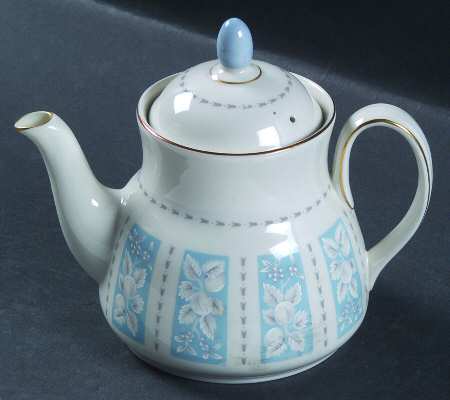 Hampton Court Mini Teapot & Lid