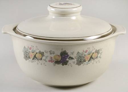 Harvest Garland (Rim) 2 Qt Round Covered Casserole