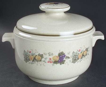 Harvest Garland (Rim) 2.5 Qt Round Covered Casserole