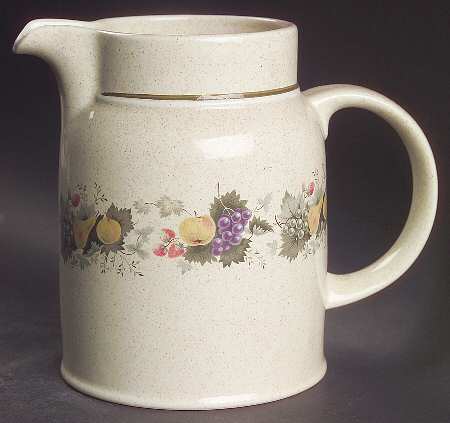 Harvest Garland (Rim) 32 Oz Pitcher