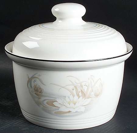 Hampstead 2.5 Qt Round Covered Casserole