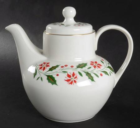 Holly Teapot & Lid