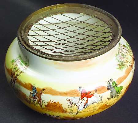 Hunting (John Peel, Bone) Frog Vase with Metal Grid