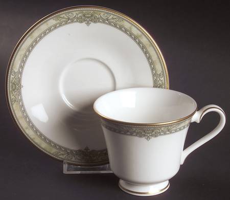 Isabella (Original Shape) Footed Cup & Saucer Set