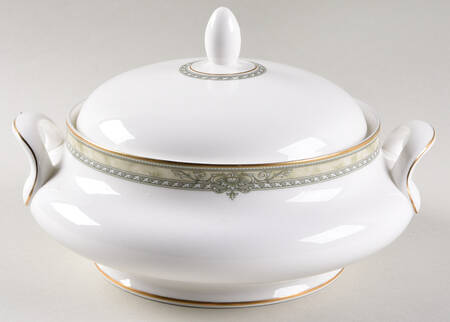 Isabella (Original Shape) Round Covered Vegetable