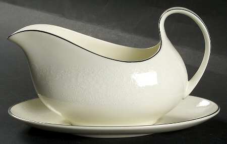 Jennifer Gravy Boat & Underplate