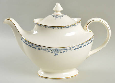 Josephine (Smooth, Gold Trim) Teapot & Lid