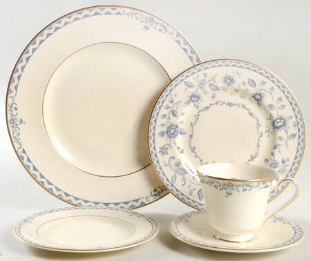 Josephine (Smooth, Gold Trim) 40 Piece Estate Set
