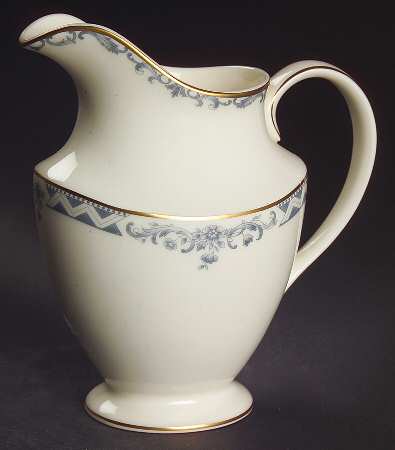 Josephine (Smooth, Gold Trim) Creamer