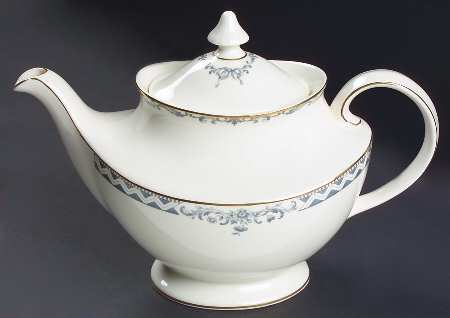 Josephine (Smooth, Gold Trim) Teapot & Lid