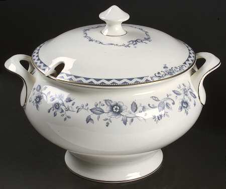 Josephine (Smooth, Gold Trim) Tureen &  Lid