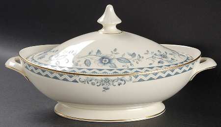 Josephine (Smooth, Gold Trim) Oval Covered Vegetable