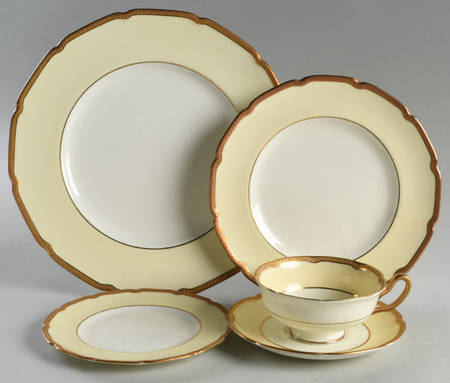 The Jubilee (V1641) 5 Piece Place Setting