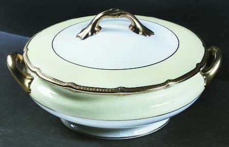 The Jubilee (V1641) Round Covered Vegetable