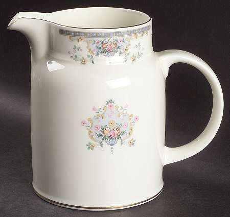 Juliet 32 Oz Pitcher