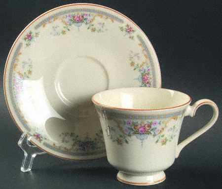 Juliet Micro Footed Cup & Saucer Set