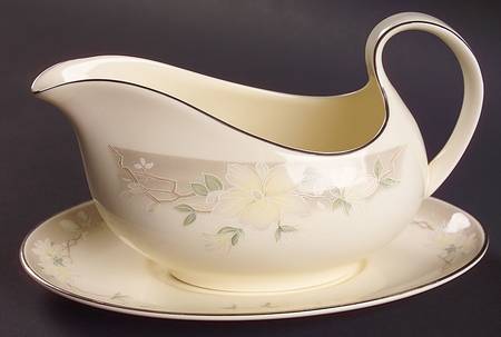 Kathleen Gravy Boat & Underplate
