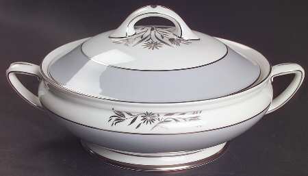 Kingsmere Round Covered Vegetable
