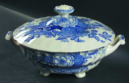 The Kirkwood Blue Round Covered Vegetable