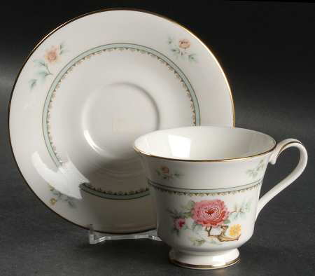 Kismet Footed Cup & Saucer Set