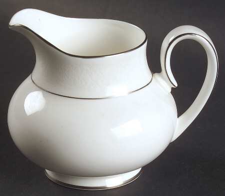 Lace Point Creamer