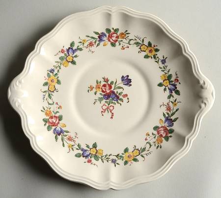 Leighton Square Handled Cake Plate