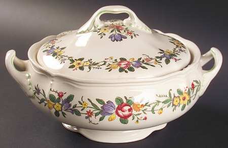 Leighton Round Covered Vegetable