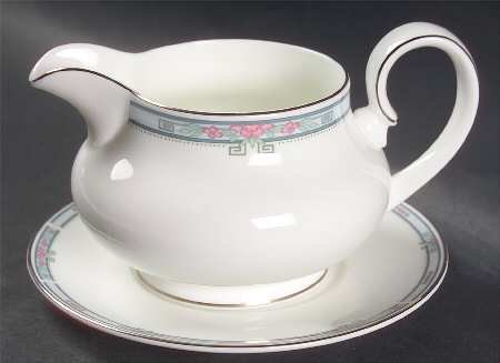 Lesley Gravy Boat & Underplate