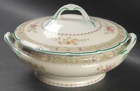 Lillian (Scalloped) Round Covered Vegetable