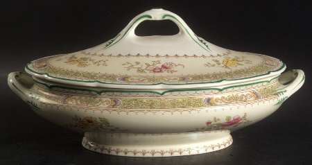 Lillian (Scalloped) Oval Covered Vegetable