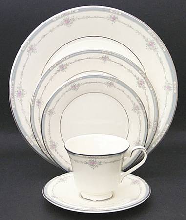 Lisa 5 Piece Place Setting
