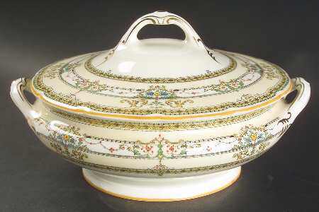 The Lorraine Round Covered Vegetable