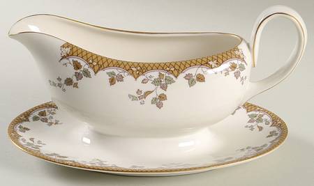 Lynnewood Gravy Boat with Attached Underplate