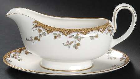 Lynnewood Gravy Boat & Underplate