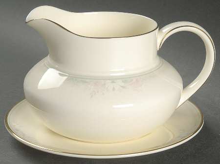Matinee Gravy Boat & Underplate