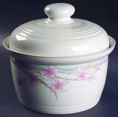 Mayfair (Lambethware) 2.5 Qt Round Covered Casserole